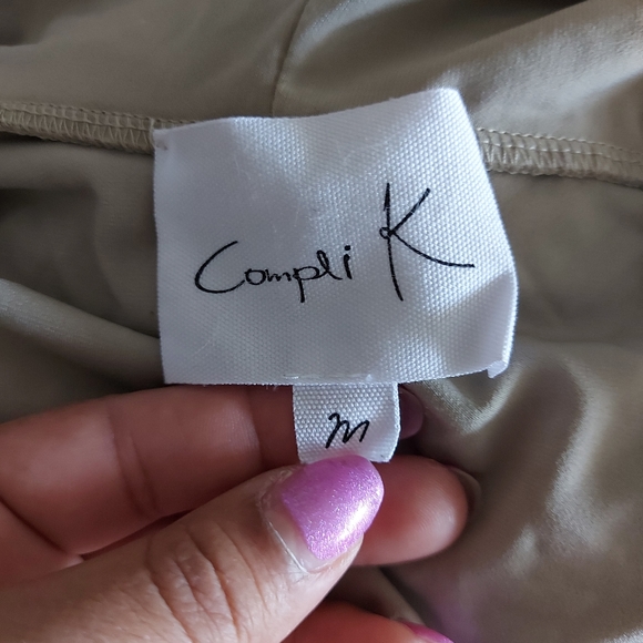 ❣️Compli K cowl neck sleeveless top size M (#175) - Picture 7 of 7